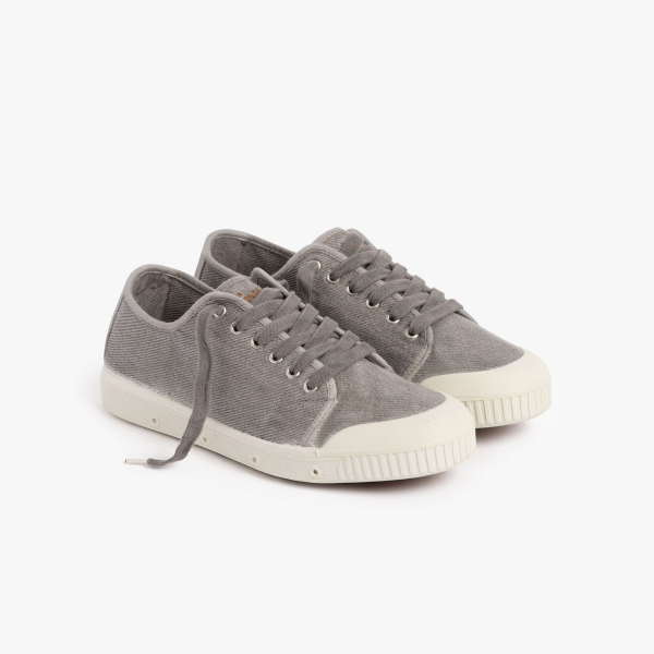 grey low top sneakers